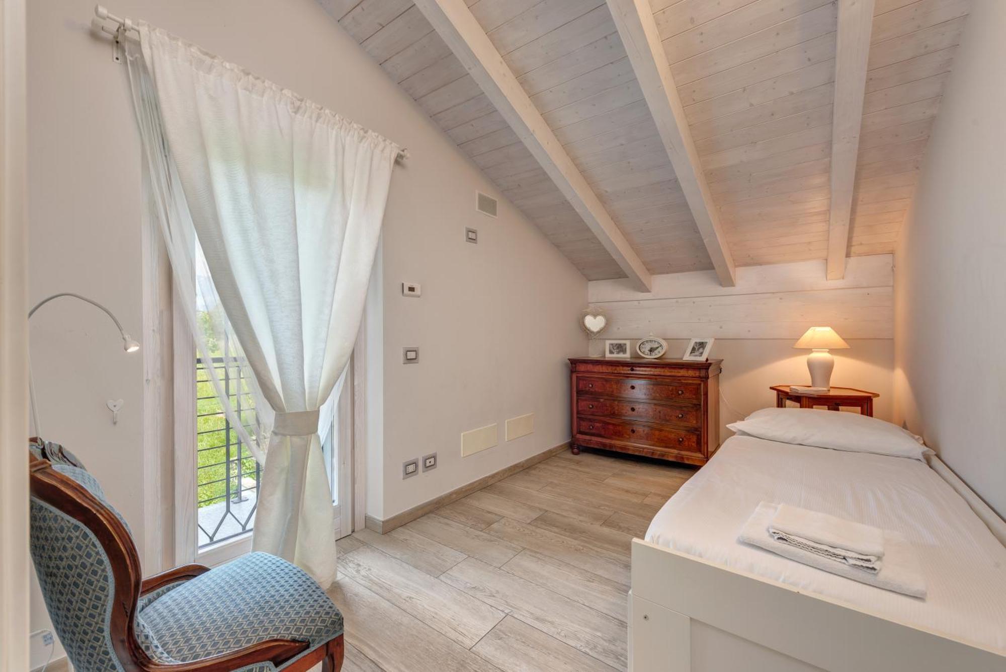 Villa La Corte With Amazing Pool And Garden Colico Exterior foto