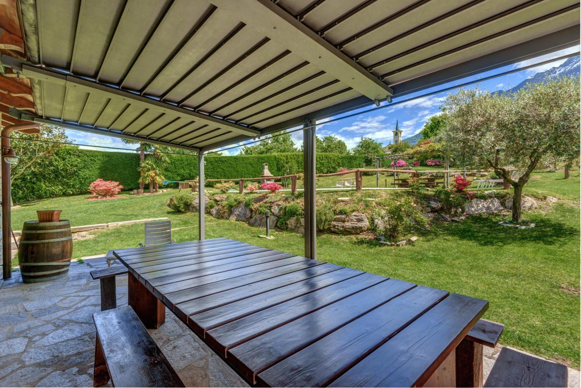 Villa La Corte With Amazing Pool And Garden Colico Exterior foto