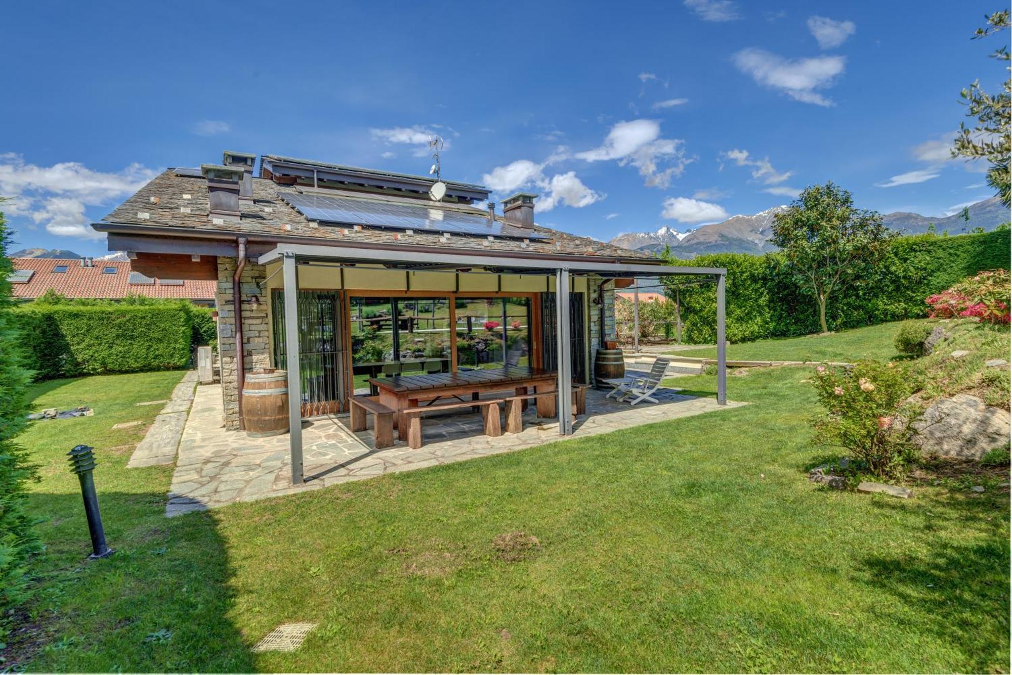Villa La Corte With Amazing Pool And Garden Colico Exterior foto