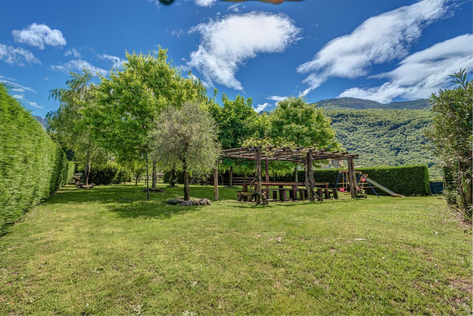 Villa La Corte With Amazing Pool And Garden Colico Exterior foto