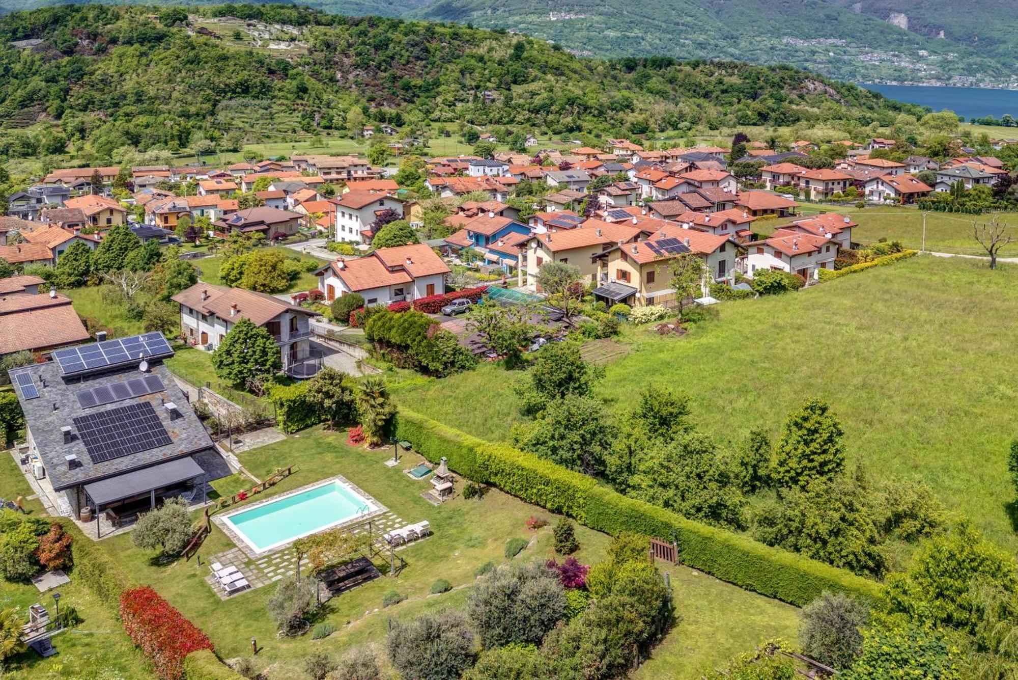 Villa La Corte With Amazing Pool And Garden Colico Exterior foto